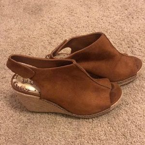 Brash Brown Wedges